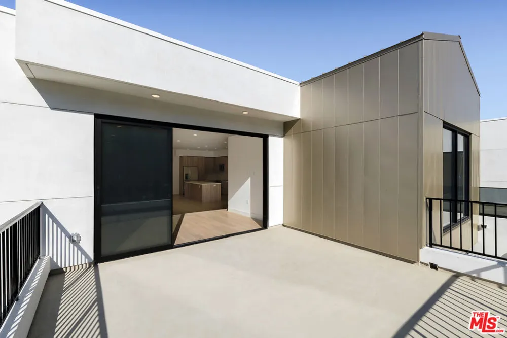 3651 Regal Place #504 Los Angeles, CA 90068