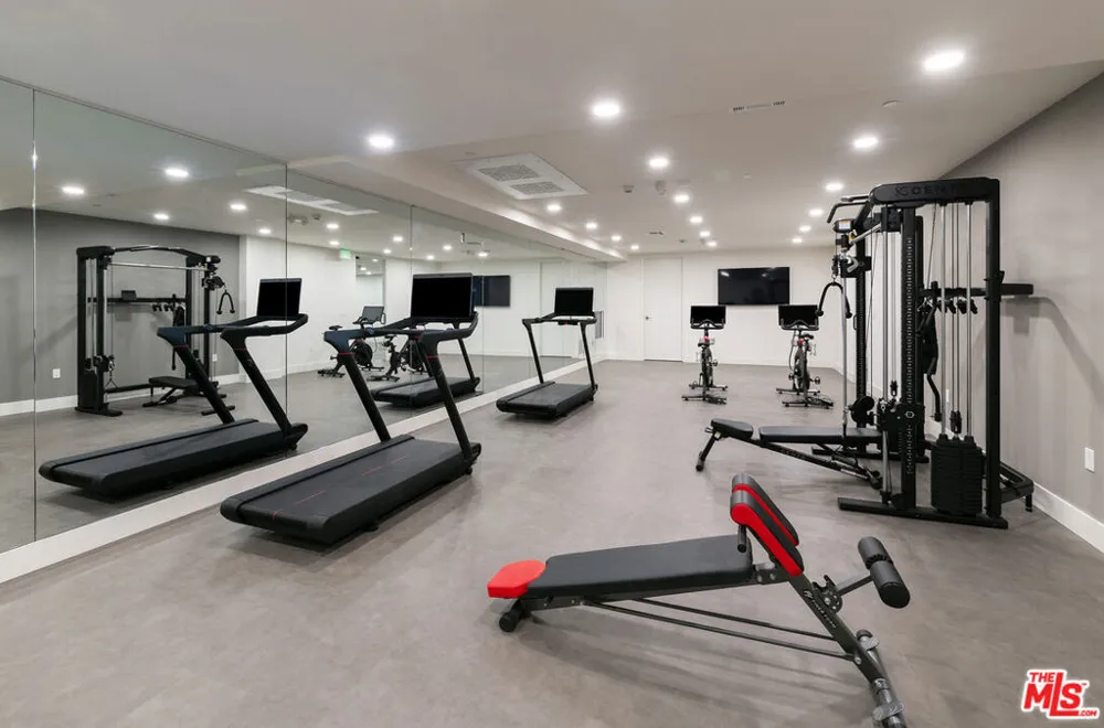 3651 Regal Place #504 Los Angeles, CA 90068