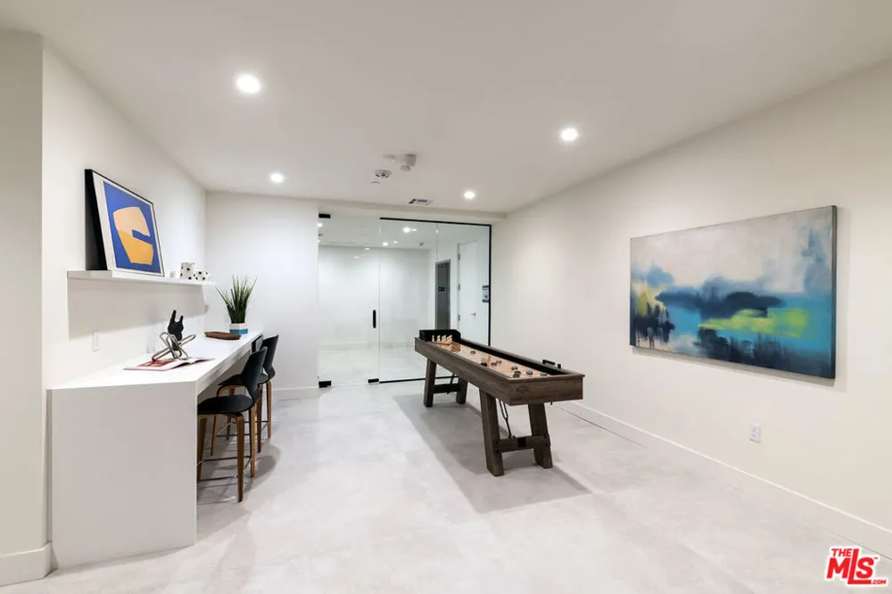 3651 Regal Place #504 Los Angeles, CA 90068