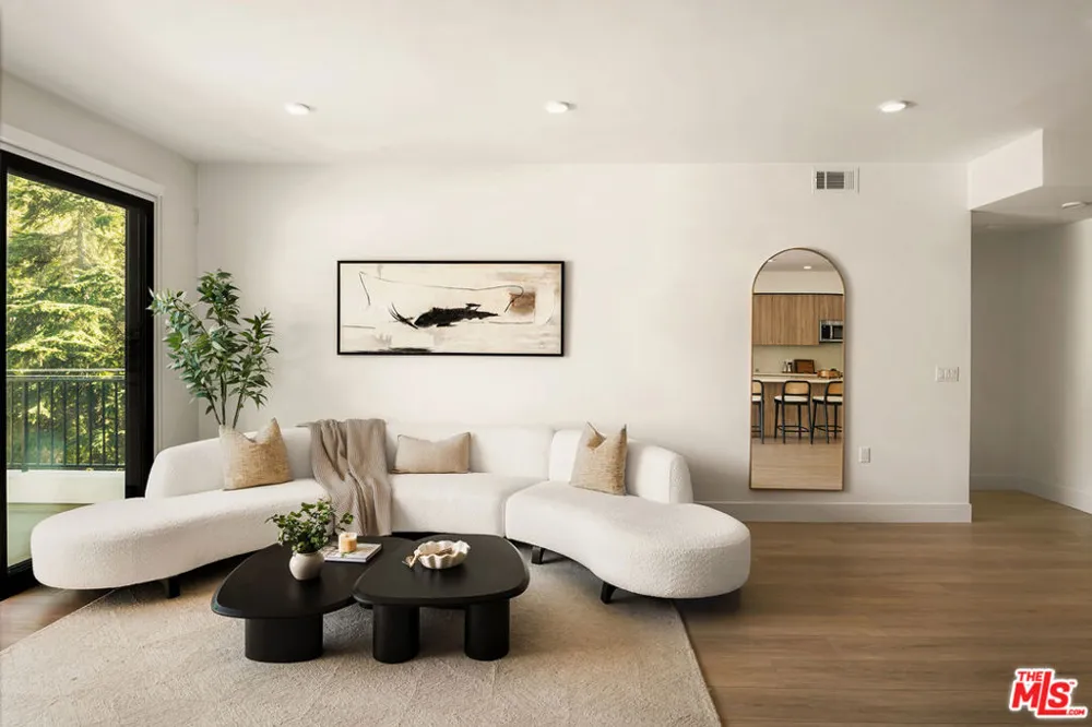 3651 Regal Place #504 Los Angeles, CA 90068