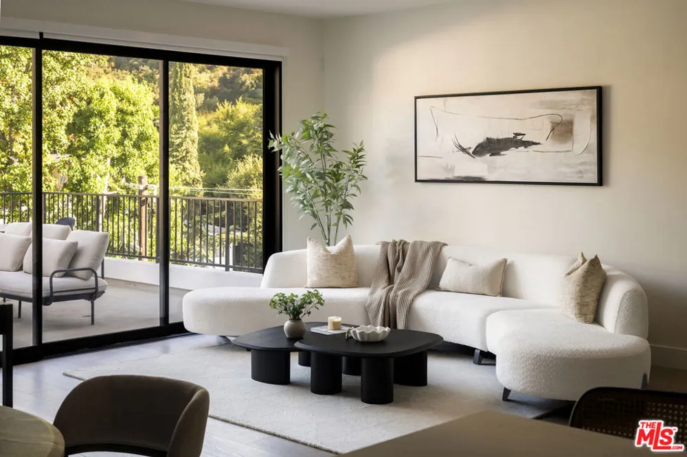 3651 Regal Place #504 Los Angeles, CA 90068
