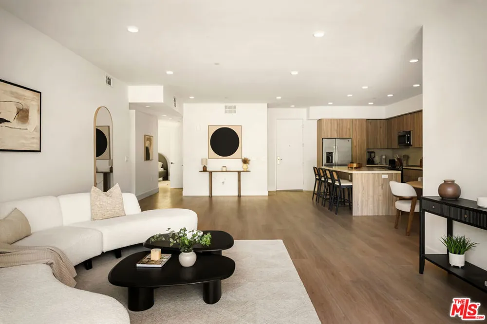 3651 Regal Place #504 Los Angeles, CA 90068