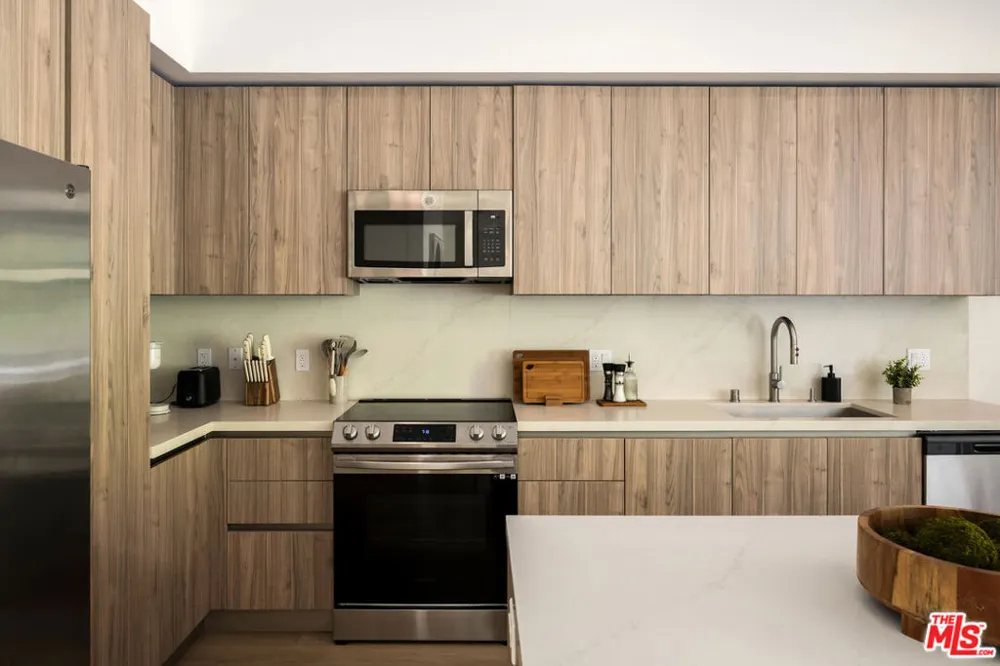 3651 Regal Place #504 Los Angeles, CA 90068