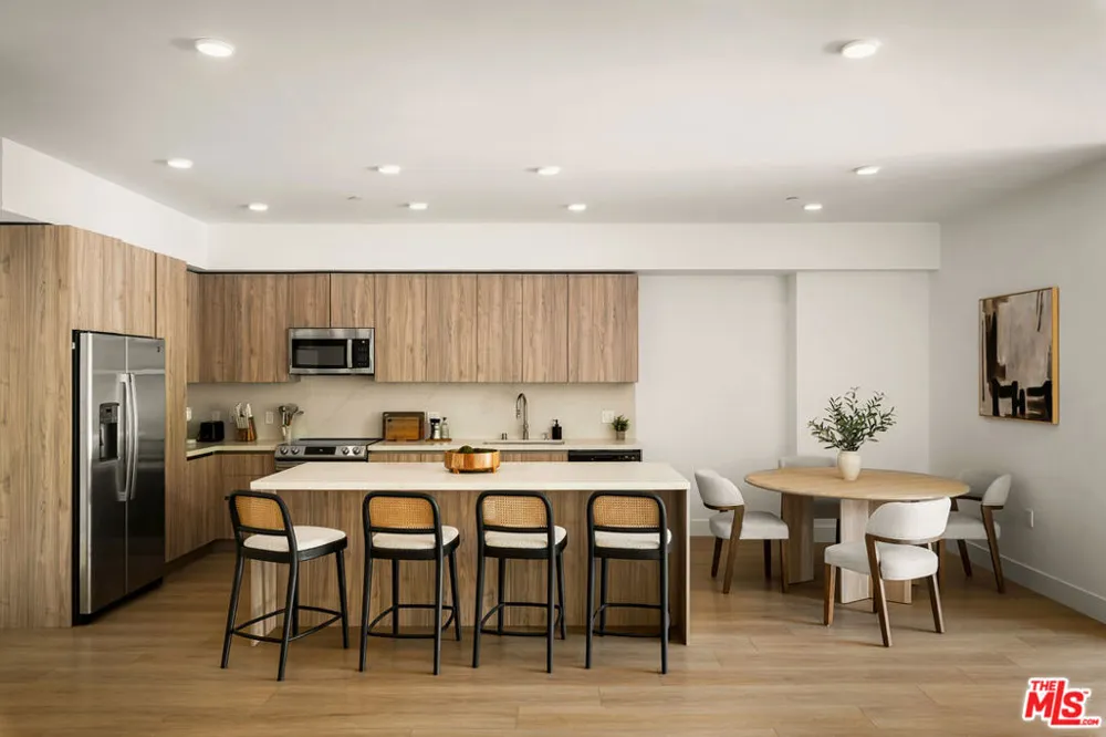 3651 Regal Place #504 Los Angeles, CA 90068