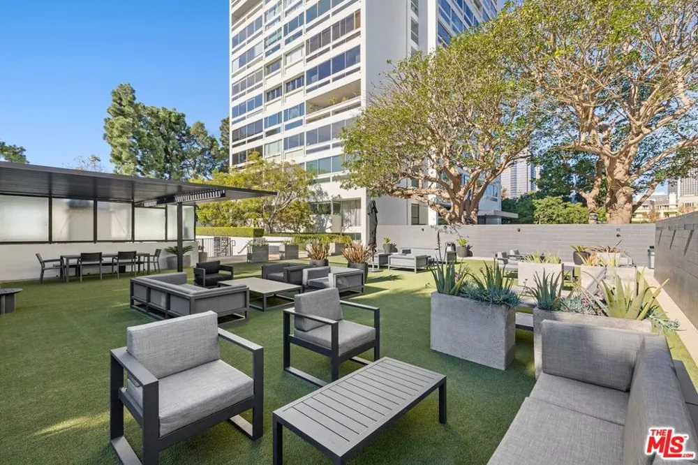 2220 Avenue Of The Stars #204 Los Angeles, CA 90067