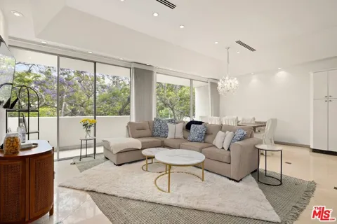 2220 Avenue Of The Stars #204