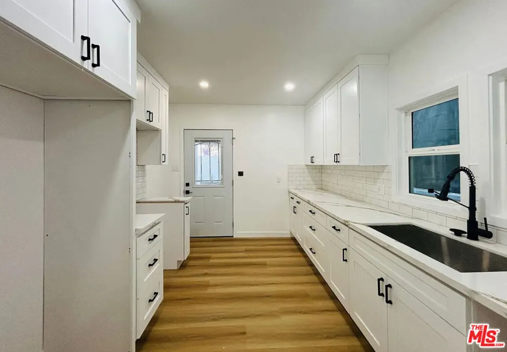 14726 Friar Street Van Nuys, CA 91411