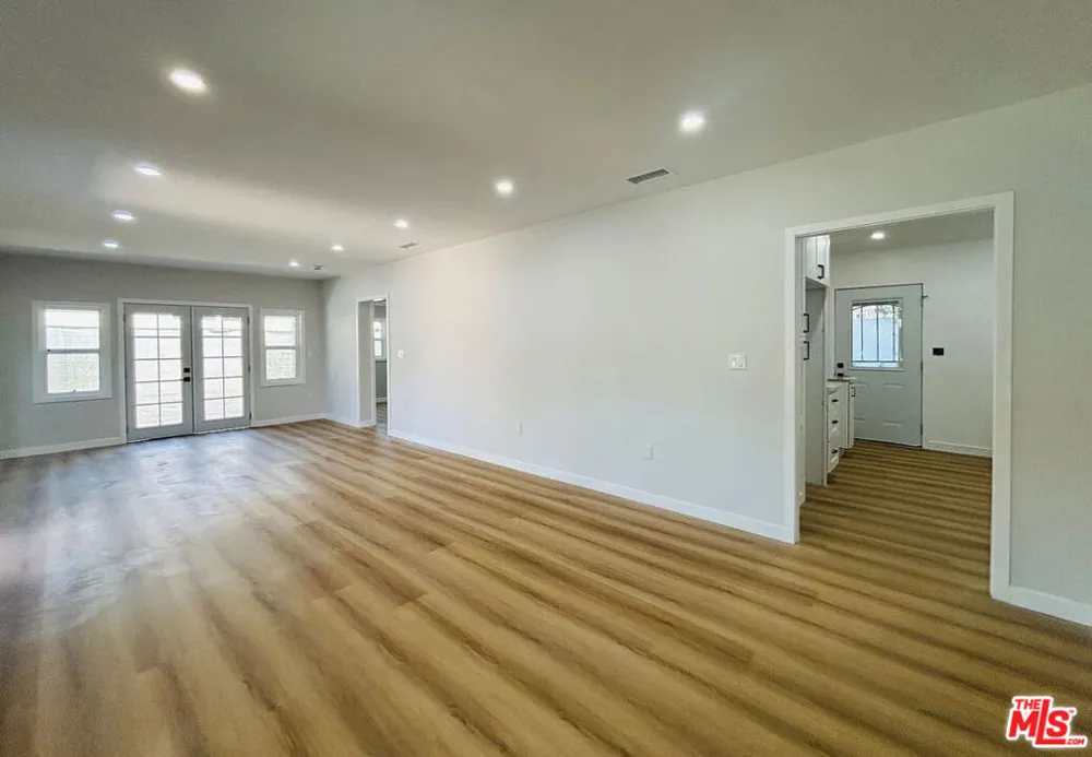 14726 Friar Street Van Nuys, CA 91411