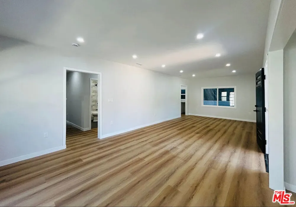 14726 Friar Street Van Nuys, CA 91411