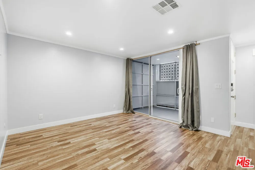 141 W Hillcrest Boulevard #2 Inglewood, CA 90301