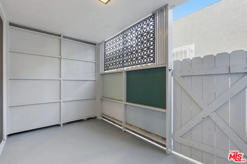 141 W Hillcrest Boulevard #2 Inglewood, CA 90301