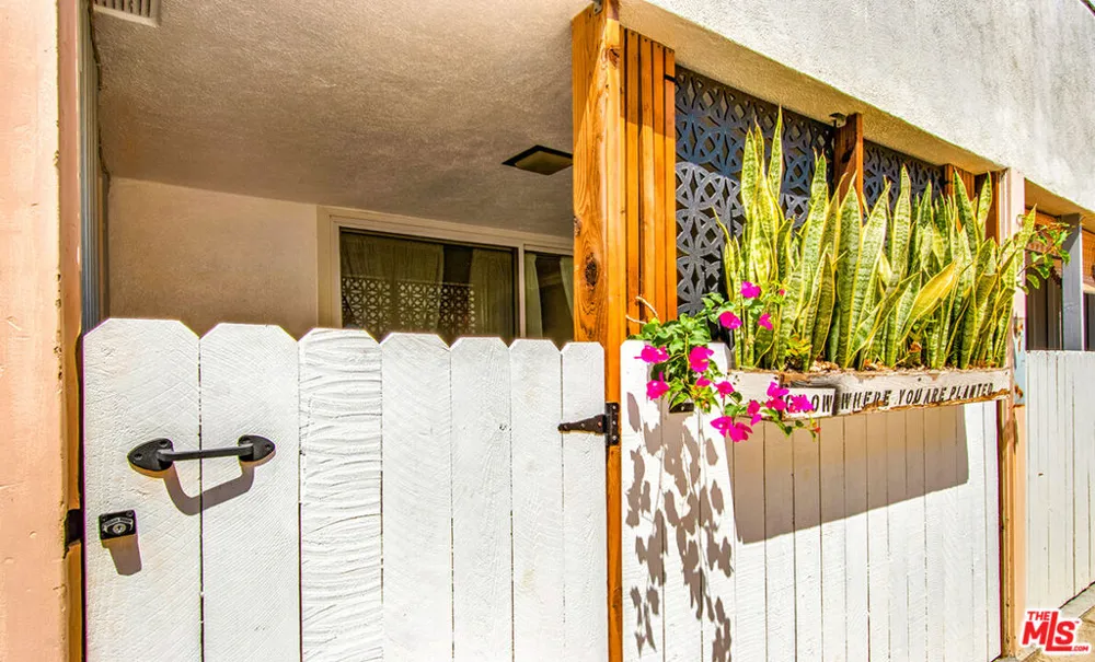 141 W Hillcrest Boulevard #2 Inglewood, CA 90301