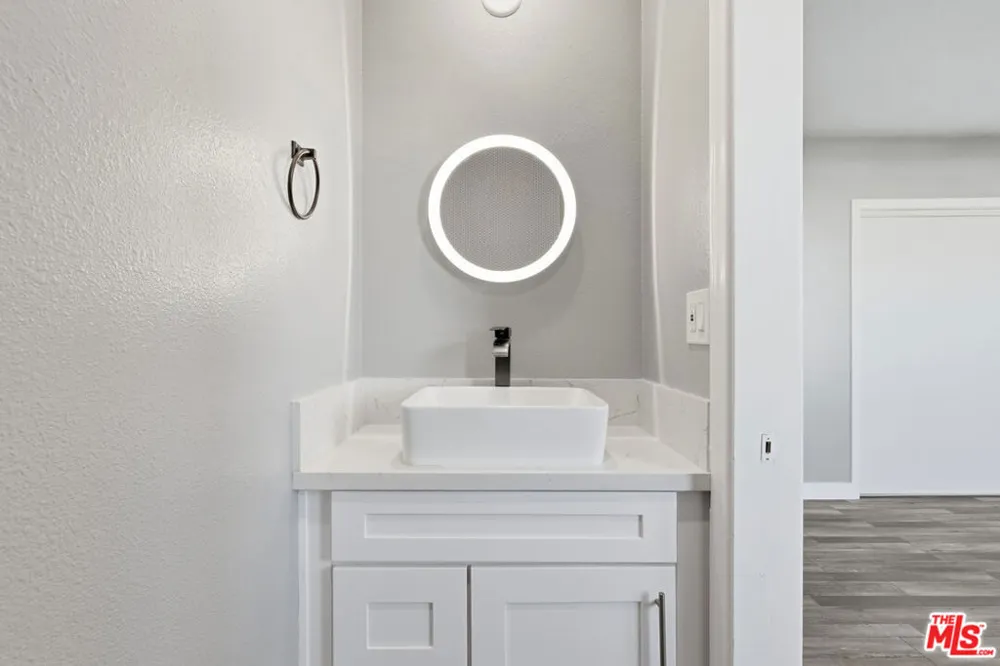 141 W Hillcrest Boulevard #2 Inglewood, CA 90301