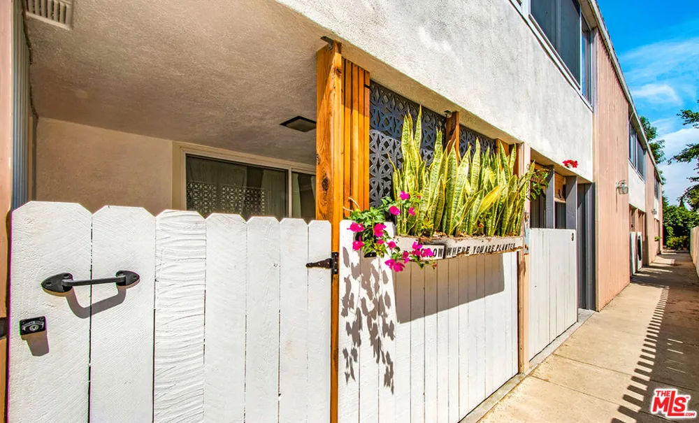 141 W Hillcrest Boulevard #2 Inglewood, CA 90301