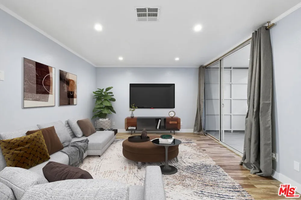 141 W Hillcrest Boulevard #2 Inglewood, CA 90301