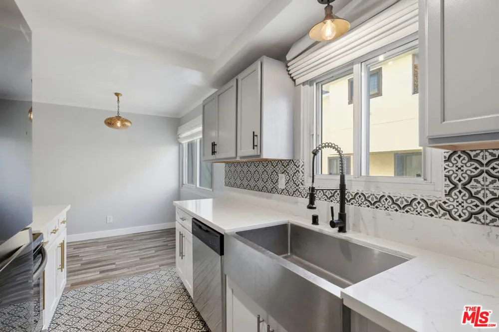 141 W Hillcrest Boulevard #2 Inglewood, CA 90301