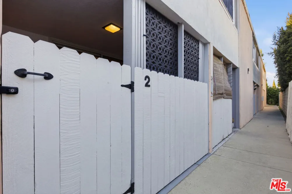 141 W Hillcrest Boulevard #2 Inglewood, CA 90301