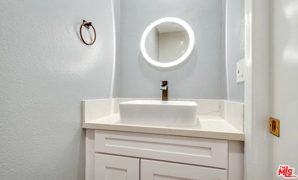141 W Hillcrest Boulevard #2 Inglewood, CA 90301