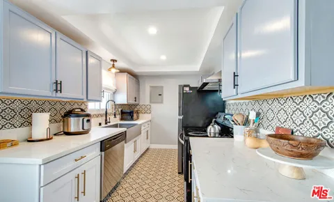 141 W Hillcrest Boulevard #2