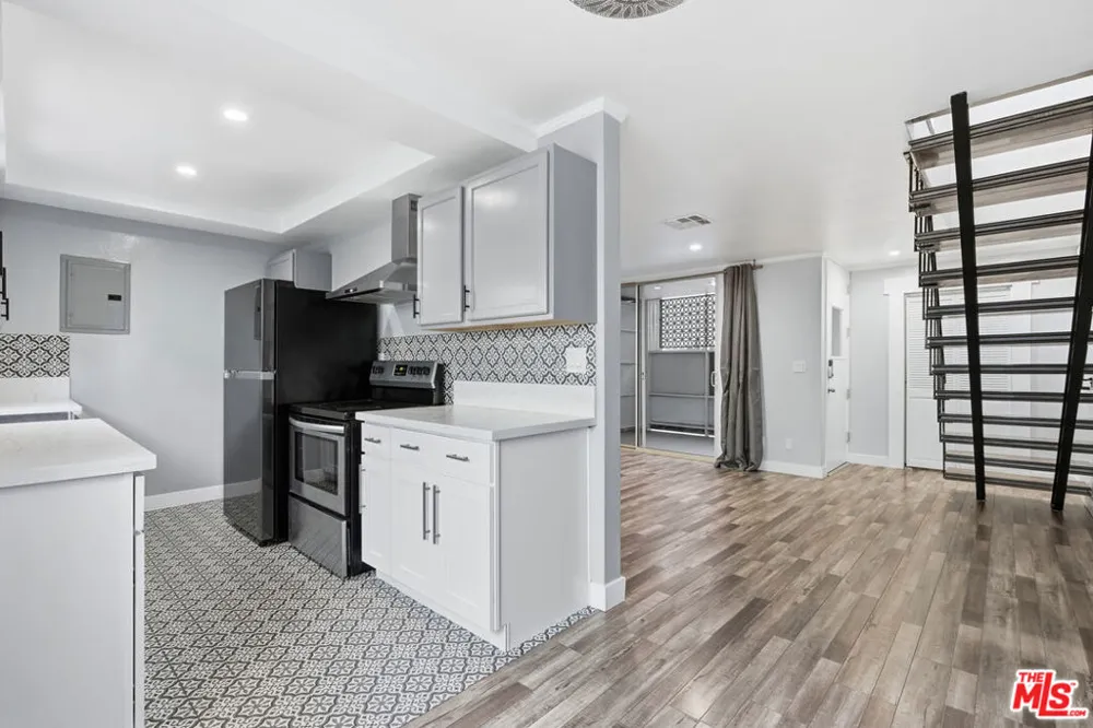 141 W Hillcrest Boulevard #2 Inglewood, CA 90301