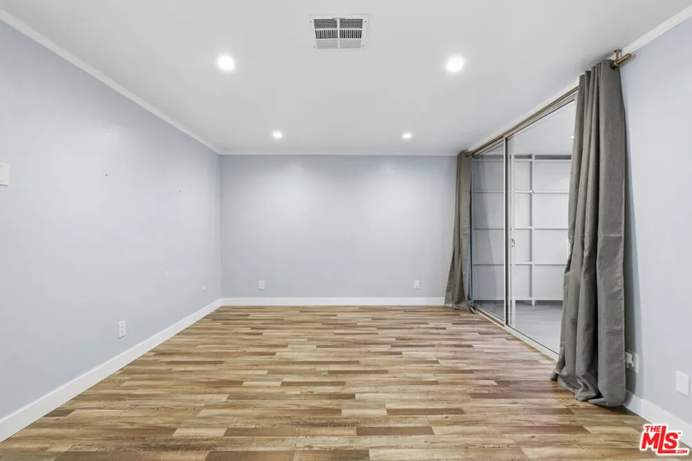 141 W Hillcrest Boulevard #2 Inglewood, CA 90301