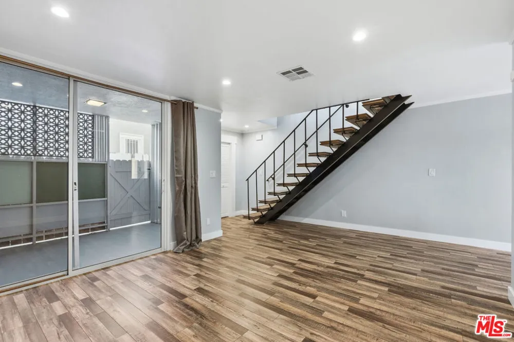 141 W Hillcrest Boulevard #2 Inglewood, CA 90301