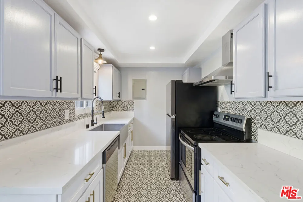 141 W Hillcrest Boulevard #2 Inglewood, CA 90301