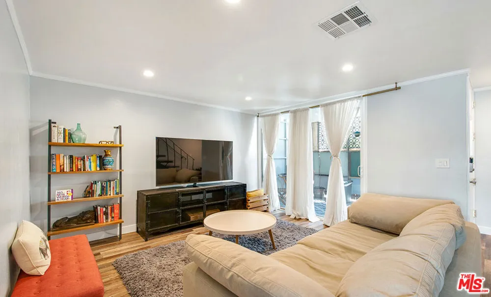141 W Hillcrest Boulevard #2 Inglewood, CA 90301