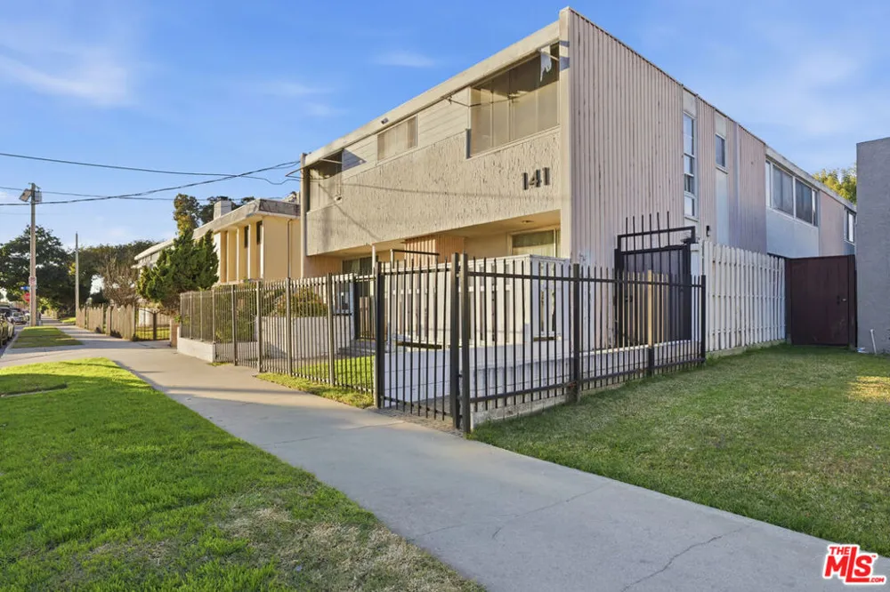 141 W Hillcrest Boulevard #2 Inglewood, CA 90301