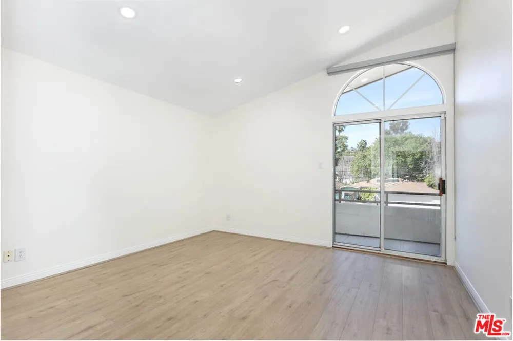 2914 Castle Heights Avenue Los Angeles, CA 90034