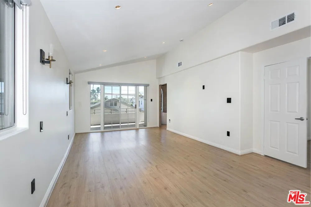 2914 Castle Heights Avenue Los Angeles, CA 90034