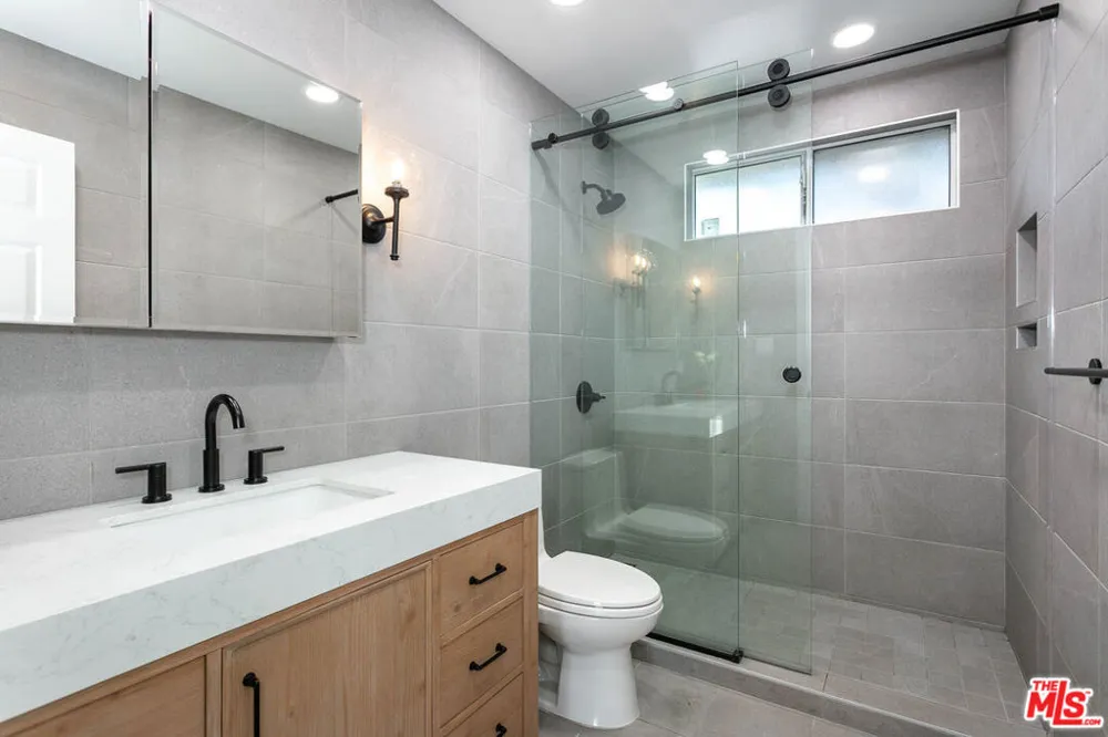 2914 Castle Heights Avenue Los Angeles, CA 90034