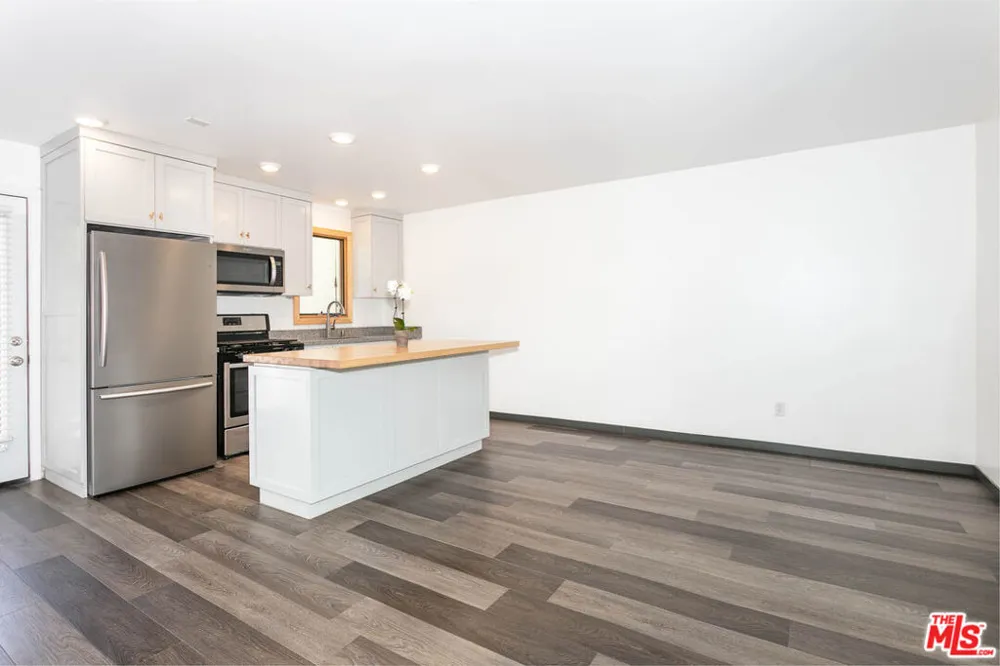 2914 Castle Heights Avenue Los Angeles, CA 90034