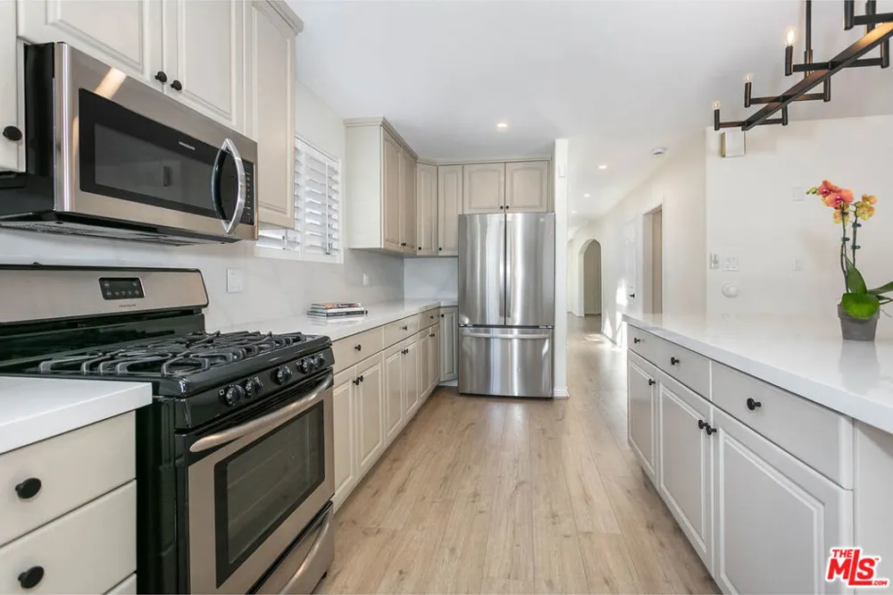 2914 Castle Heights Avenue Los Angeles, CA 90034