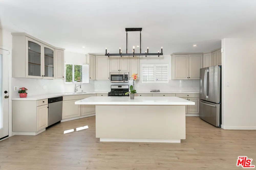 2914 Castle Heights Avenue Los Angeles, CA 90034