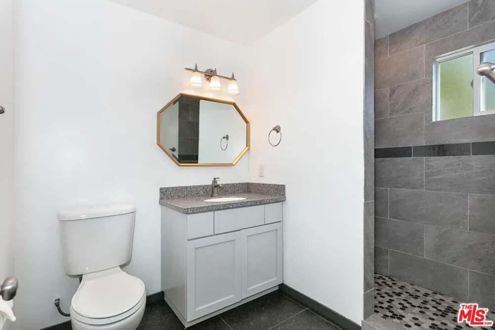 2914 Castle Heights Avenue Los Angeles, CA 90034