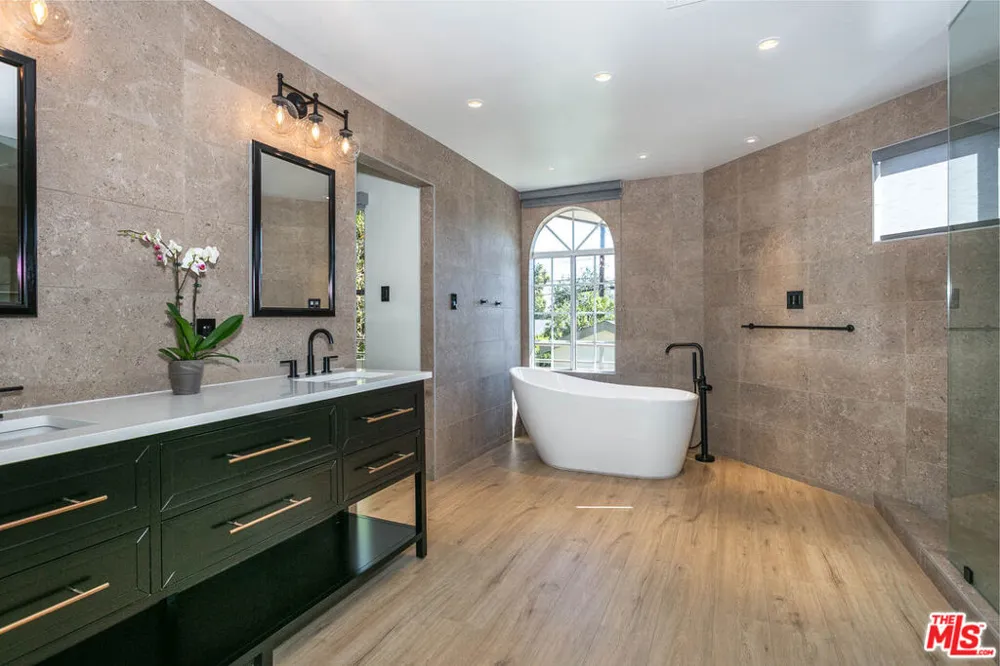 2914 Castle Heights Avenue Los Angeles, CA 90034