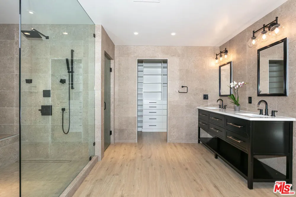 2914 Castle Heights Avenue Los Angeles, CA 90034