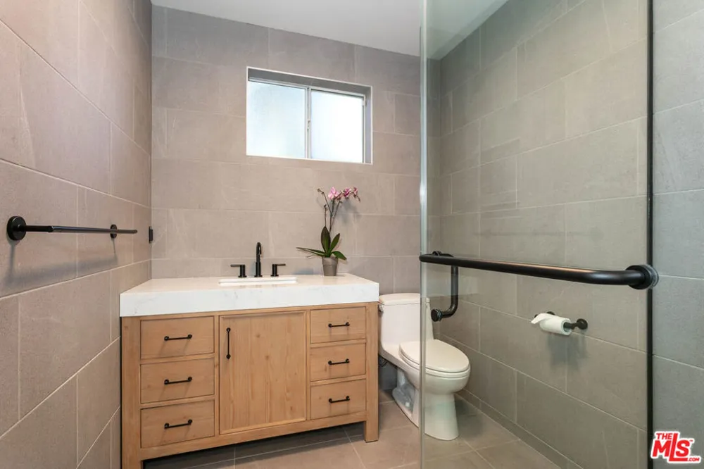 2914 Castle Heights Avenue Los Angeles, CA 90034