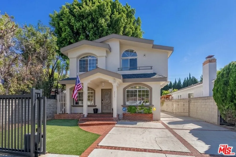 2914 Castle Heights Avenue Los Angeles, CA 90034