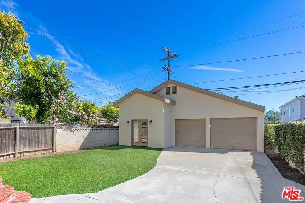 2914 Castle Heights Avenue Los Angeles, CA 90034