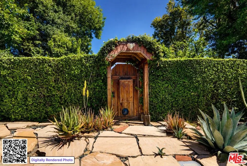 13509 Bassett Street Valley Glen, CA 91405