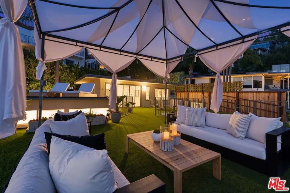 8715 Sunset Plaza Terrace Los Angeles, CA 90069