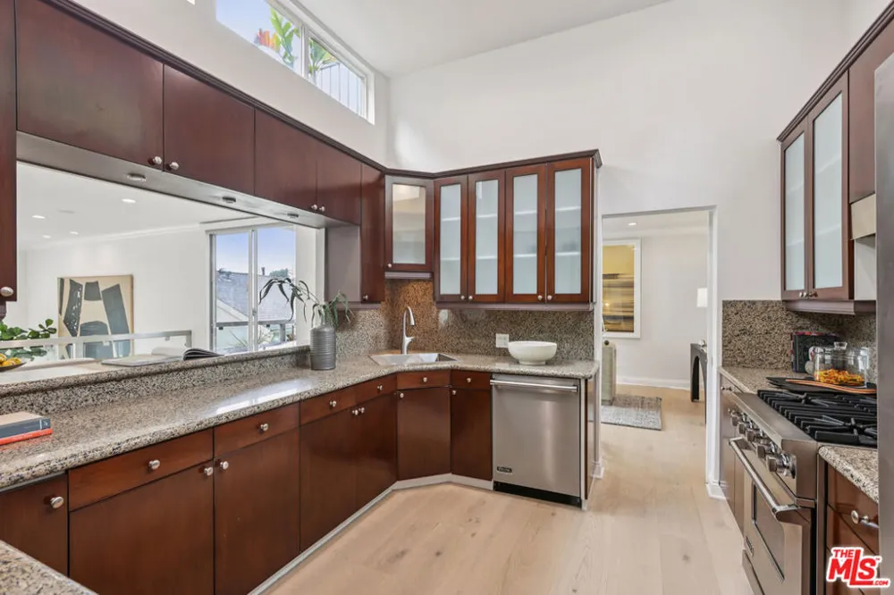 8715 Sunset Plaza Terrace Los Angeles, CA 90069