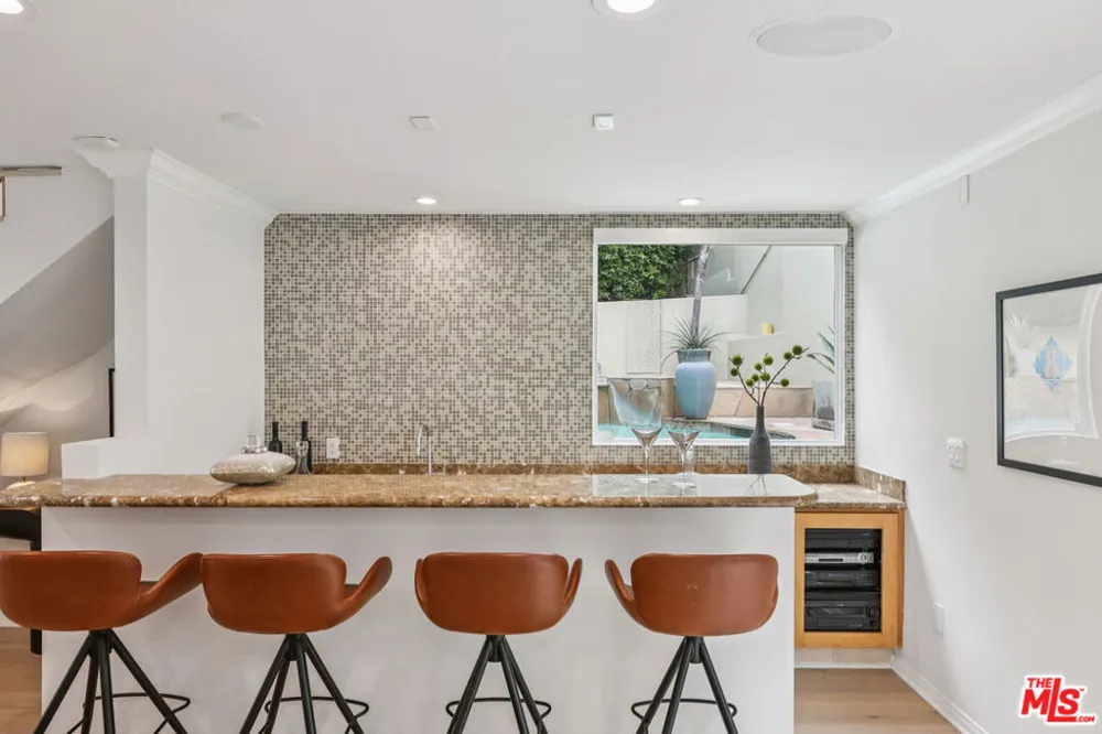 8715 Sunset Plaza Terrace Los Angeles, CA 90069