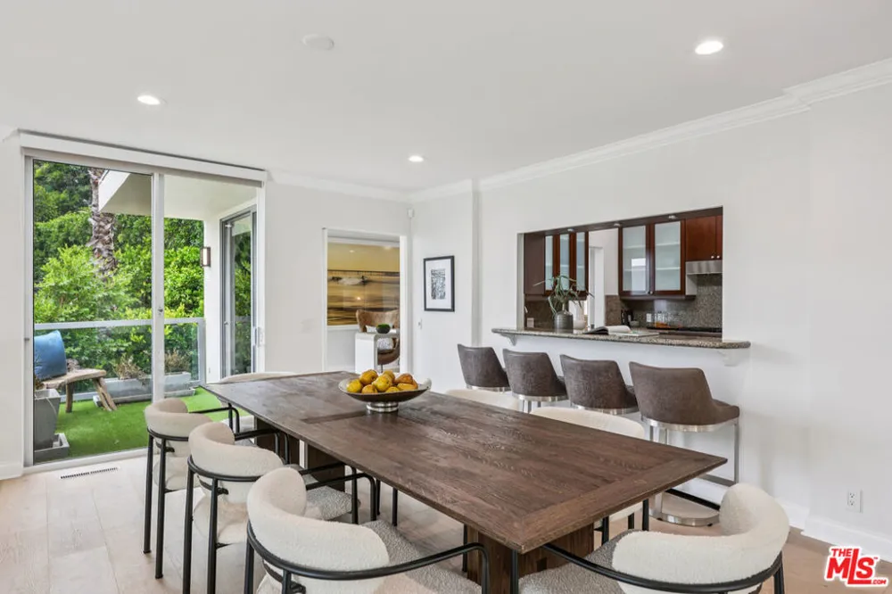 8715 Sunset Plaza Terrace Los Angeles, CA 90069
