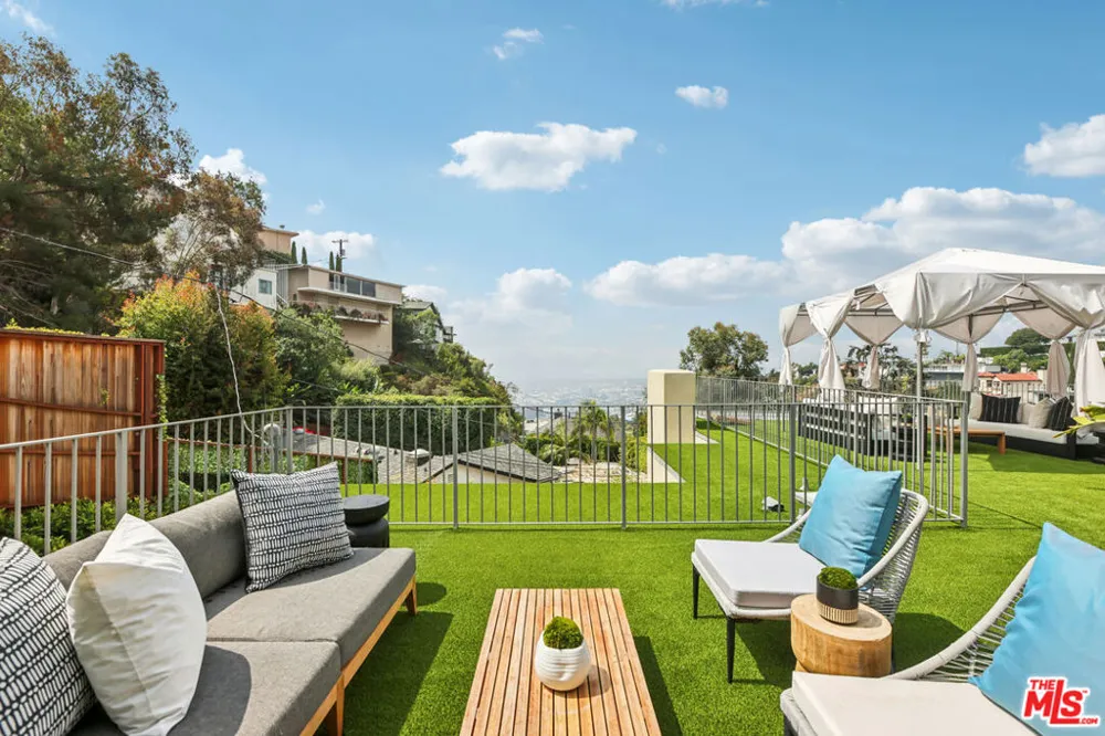 8715 Sunset Plaza Terrace Los Angeles, CA 90069