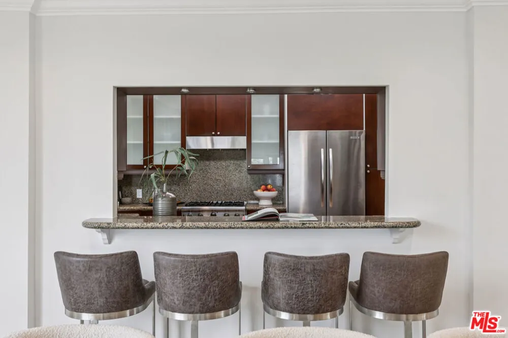 8715 Sunset Plaza Terrace Los Angeles, CA 90069