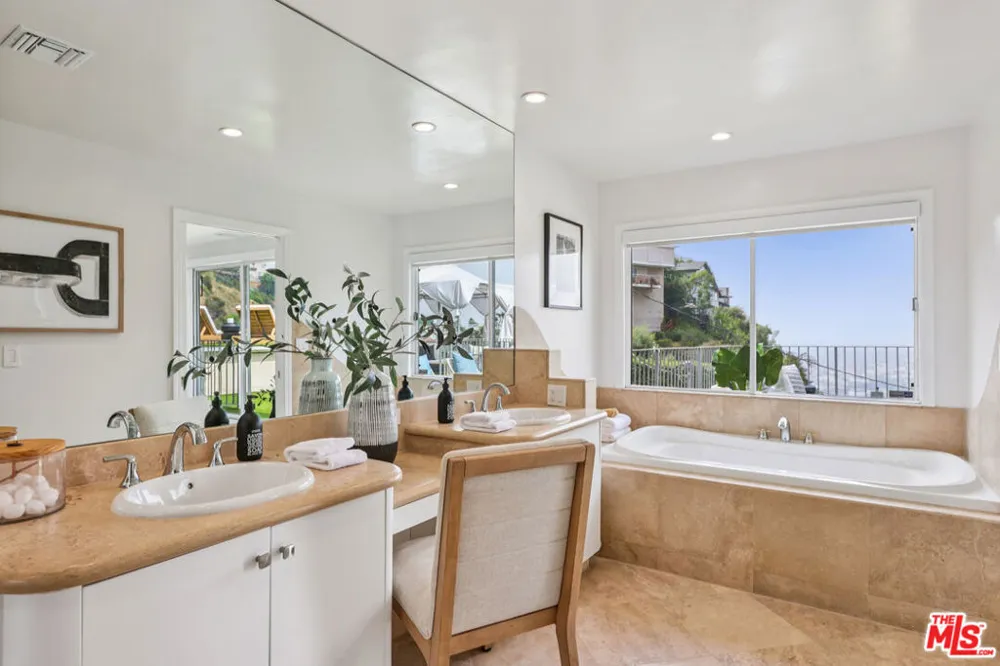 8715 Sunset Plaza Terrace Los Angeles, CA 90069