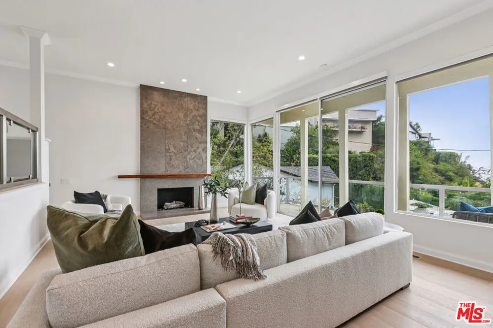 8715 Sunset Plaza Terrace Los Angeles, CA 90069